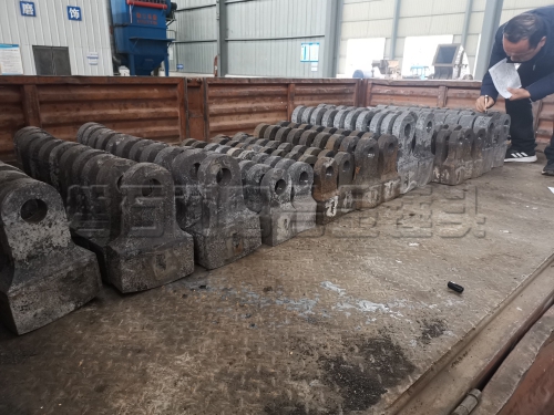 破碎機(jī)錘頭有必要使用原廠的嗎？還是訂耐磨錘頭更好?